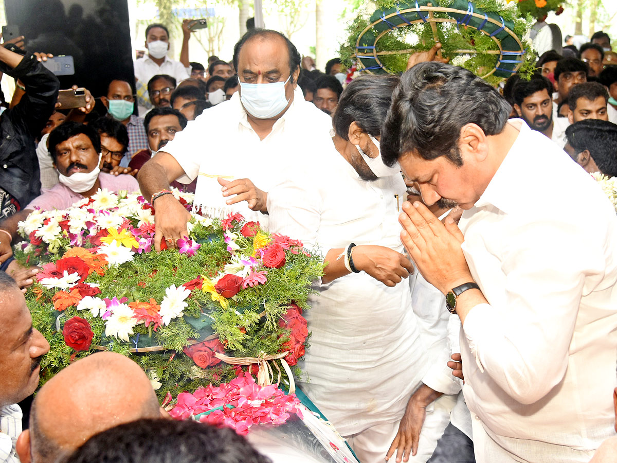 Mekapati Goutham Reddy: Condolence Pour In Nellore Photo Gallery - Sakshi2