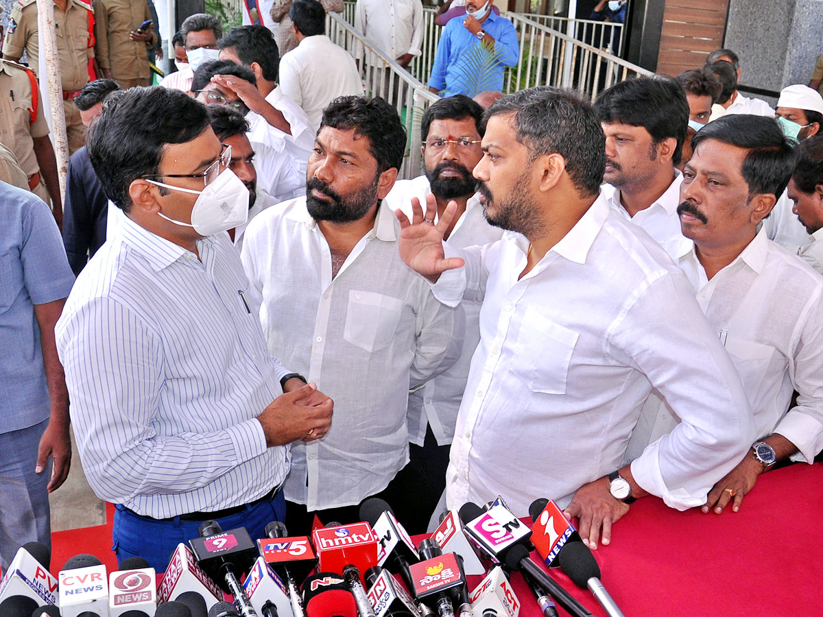 Mekapati Goutham Reddy: Condolence Pour In Nellore Photo Gallery - Sakshi25