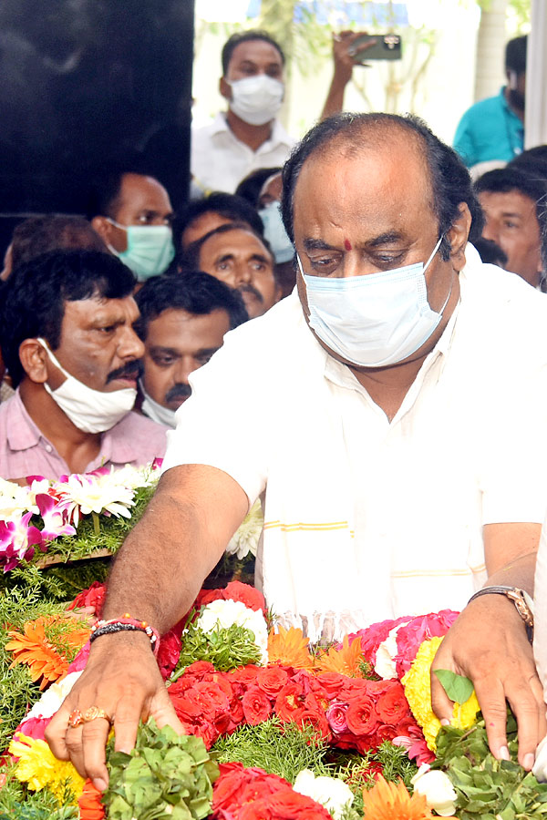 Mekapati Goutham Reddy: Condolence Pour In Nellore Photo Gallery - Sakshi27