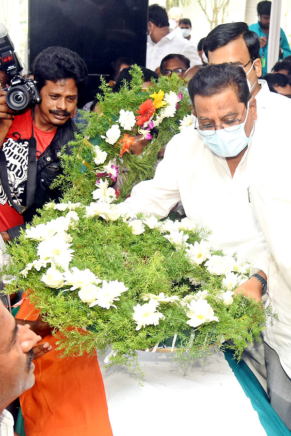Mekapati Goutham Reddy: Condolence Pour In Nellore Photo Gallery - Sakshi28