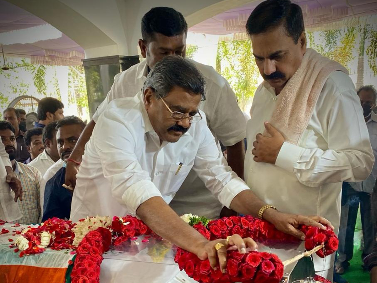 Mekapati Goutham Reddy: Condolence Pour In Nellore Photo Gallery - Sakshi31
