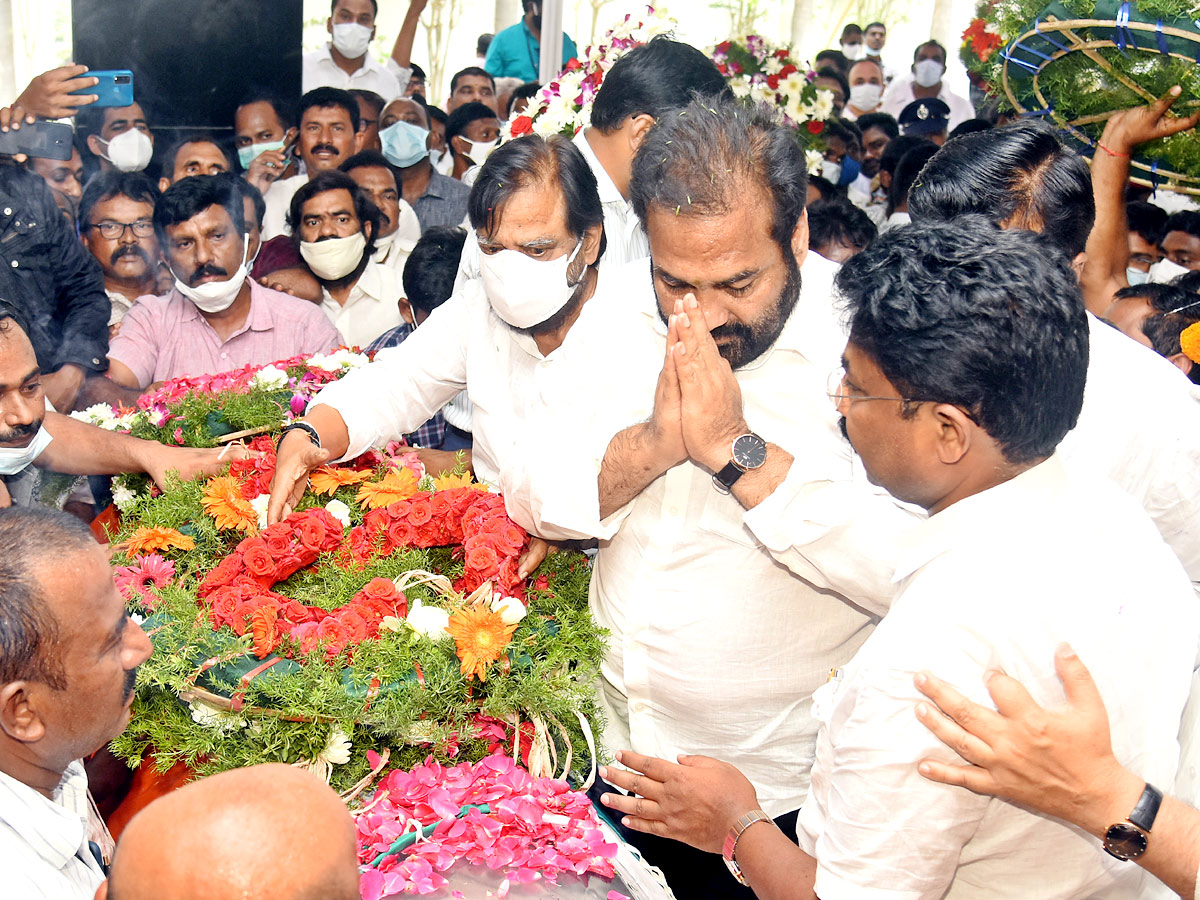 Mekapati Goutham Reddy: Condolence Pour In Nellore Photo Gallery - Sakshi3