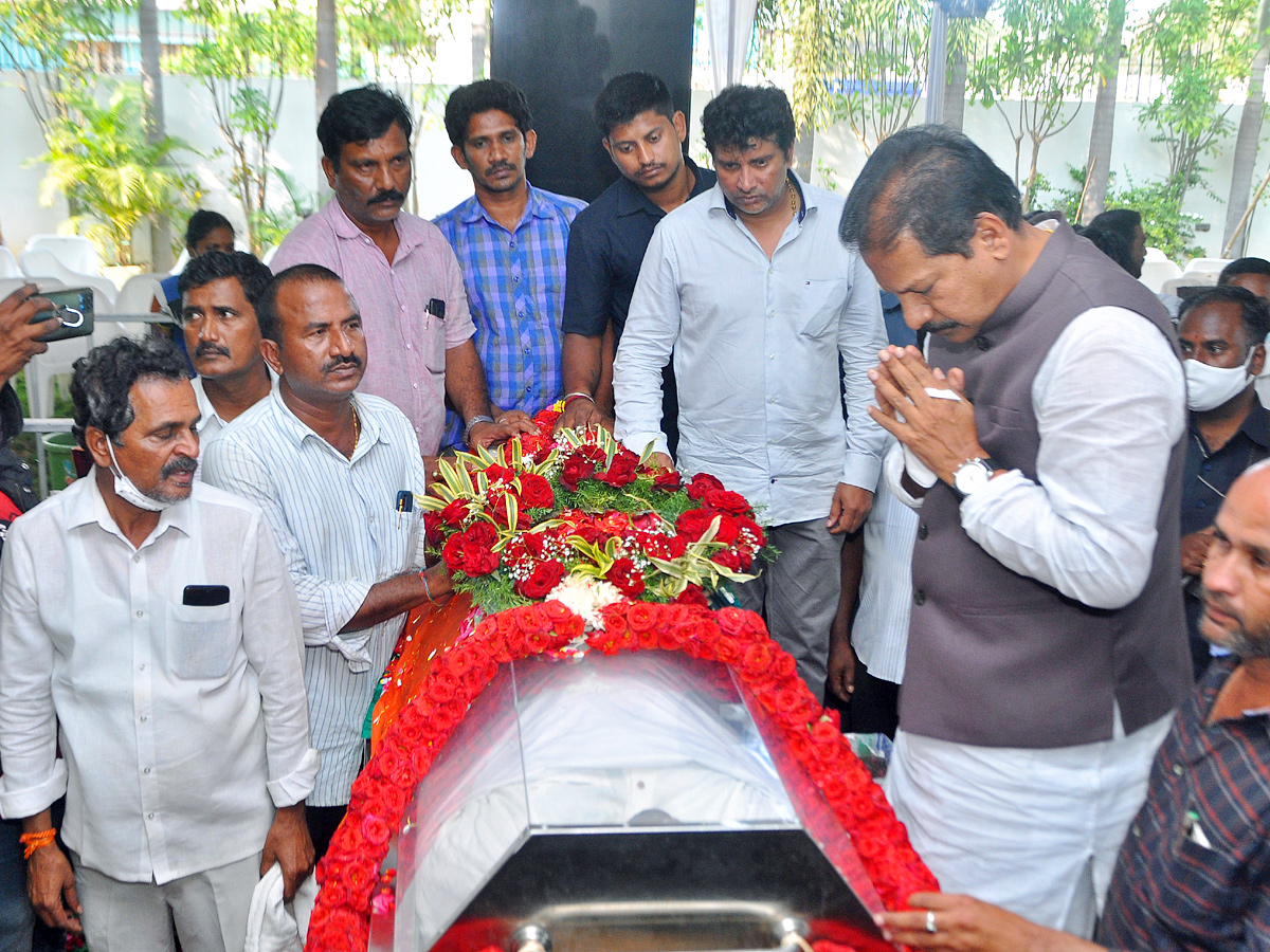 Mekapati Goutham Reddy: Condolence Pour In Nellore Photo Gallery - Sakshi37