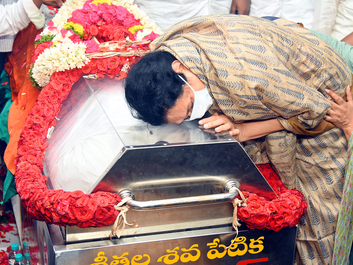Mekapati Goutham Reddy: Condolence Pour In Nellore Photo Gallery - Sakshi46
