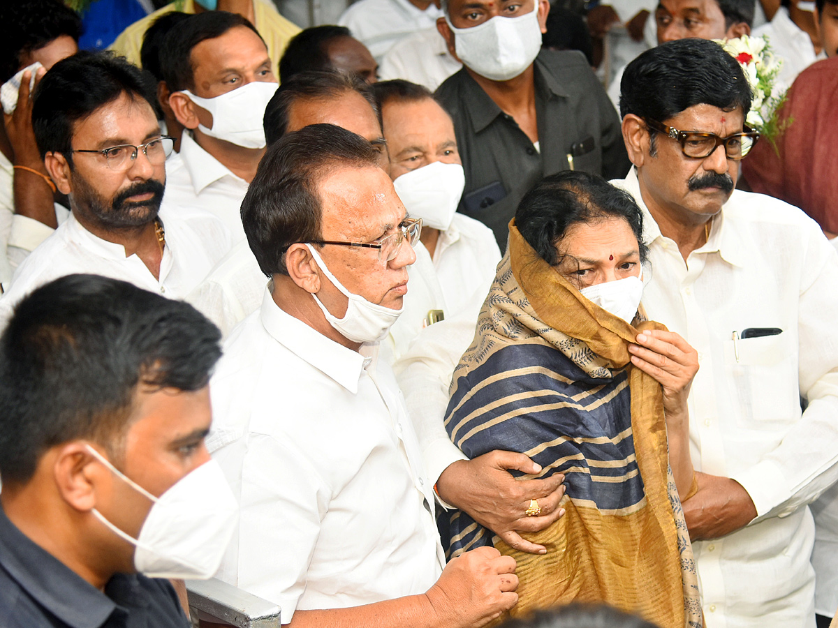 Mekapati Goutham Reddy: Condolence Pour In Nellore Photo Gallery - Sakshi47