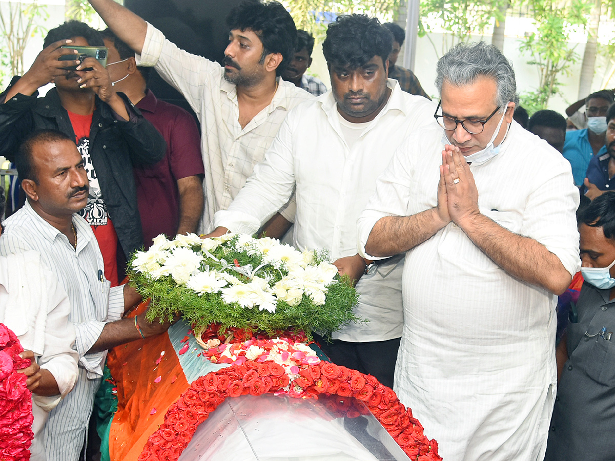 Mekapati Goutham Reddy: Condolence Pour In Nellore Photo Gallery - Sakshi49