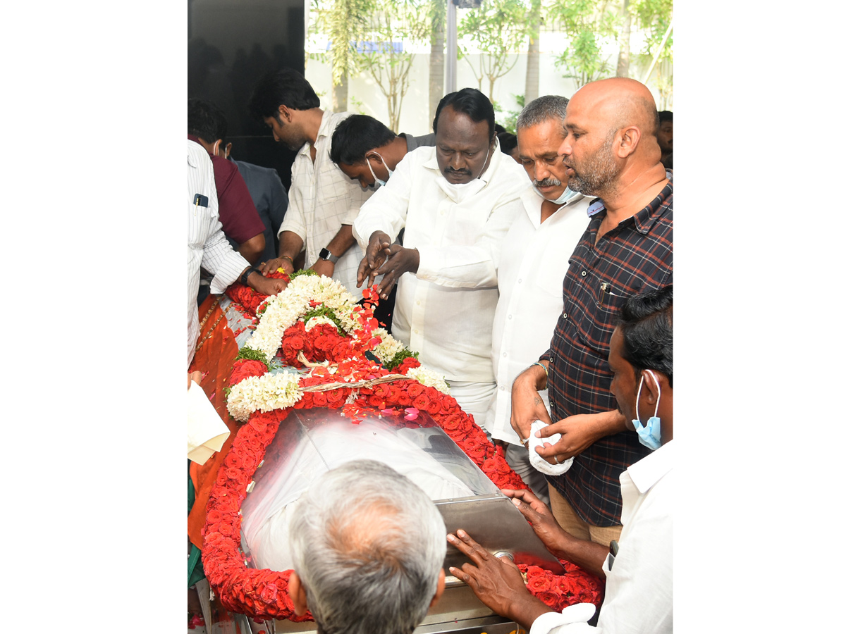 Mekapati Goutham Reddy: Condolence Pour In Nellore Photo Gallery - Sakshi53