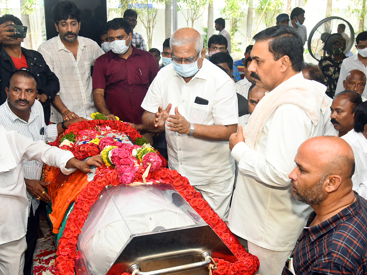 Mekapati Goutham Reddy: Condolence Pour In Nellore Photo Gallery - Sakshi57