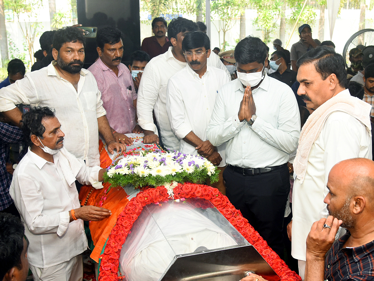 Mekapati Goutham Reddy: Condolence Pour In Nellore Photo Gallery - Sakshi60