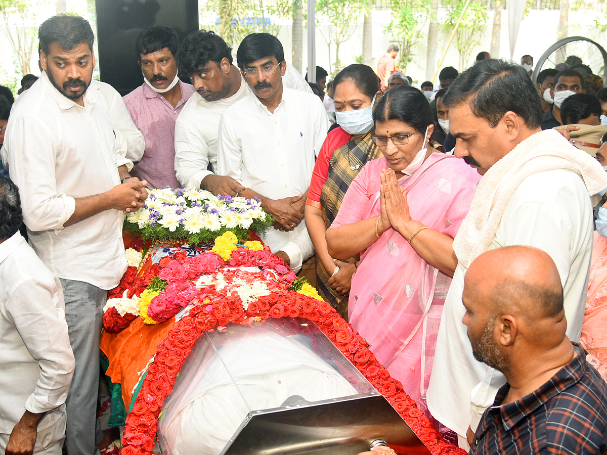 Mekapati Goutham Reddy: Condolence Pour In Nellore Photo Gallery - Sakshi62