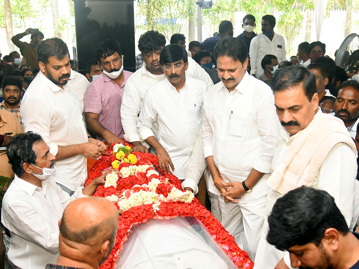 Mekapati Goutham Reddy: Condolence Pour In Nellore Photo Gallery - Sakshi64