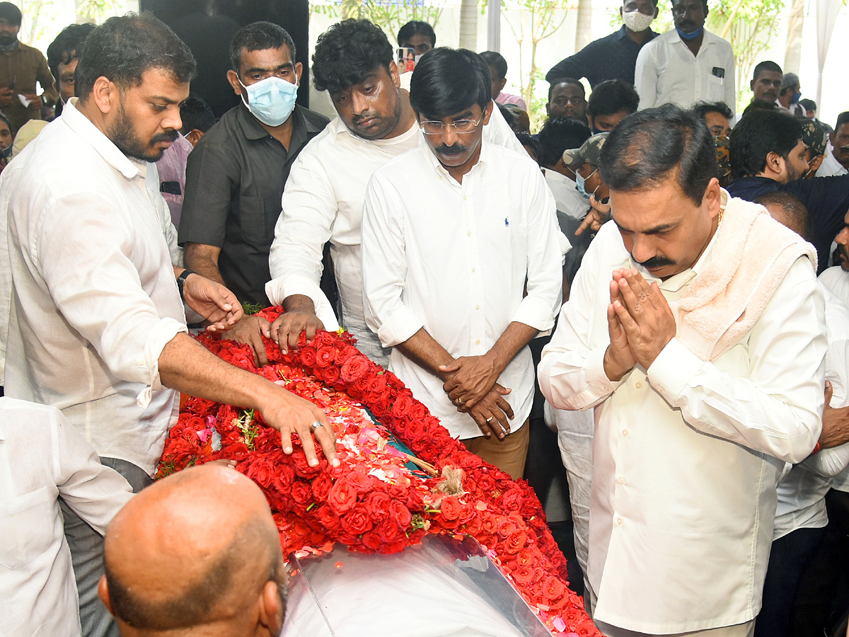 Mekapati Goutham Reddy: Condolence Pour In Nellore Photo Gallery - Sakshi65
