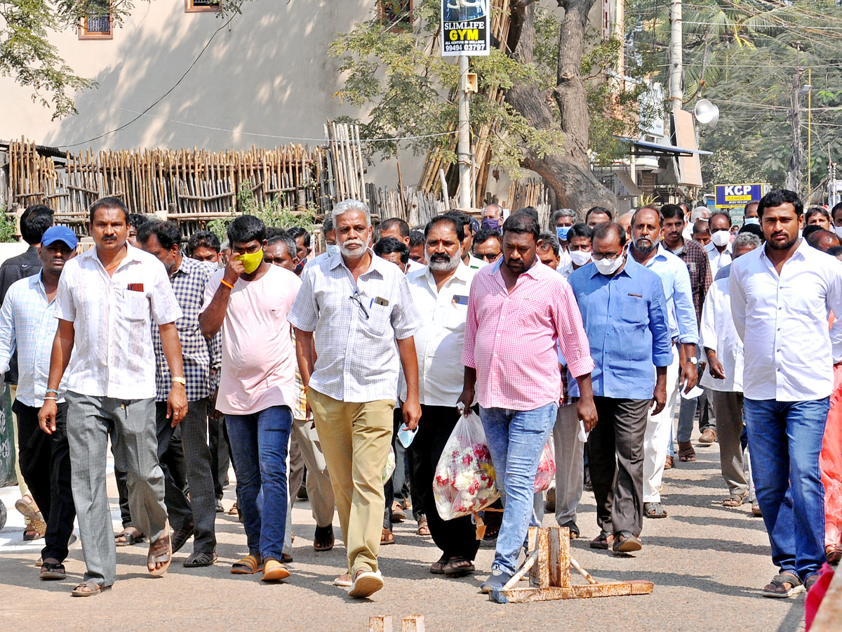 Mekapati Goutham Reddy: Condolence Pour In Nellore Photo Gallery - Sakshi7