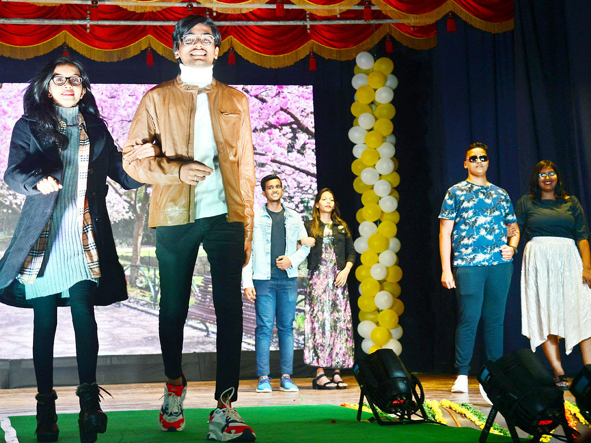 mr and mrs magnova photo Gallery - Sakshi2