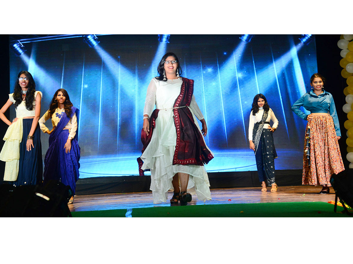mr and mrs magnova photo Gallery - Sakshi13