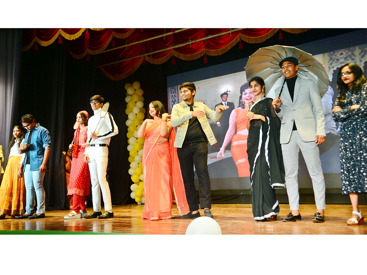 mr and mrs magnova photo Gallery - Sakshi18