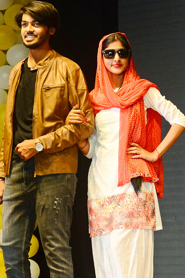 mr and mrs magnova photo Gallery - Sakshi10