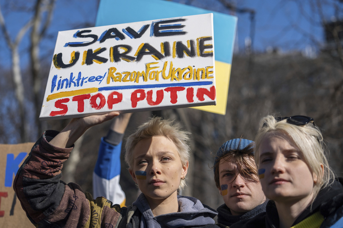 Worldwide Protests Against Putin After Russia Invasion - Sakshi24