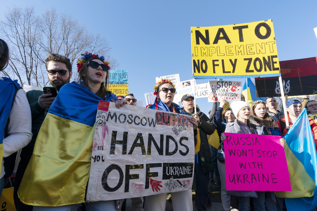 Worldwide Protests Against Putin After Russia Invasion - Sakshi25