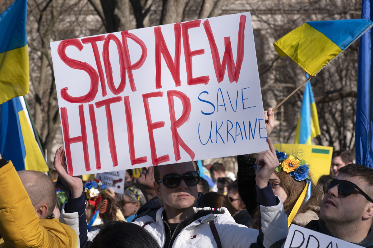 Worldwide Protests Against Putin After Russia Invasion - Sakshi31