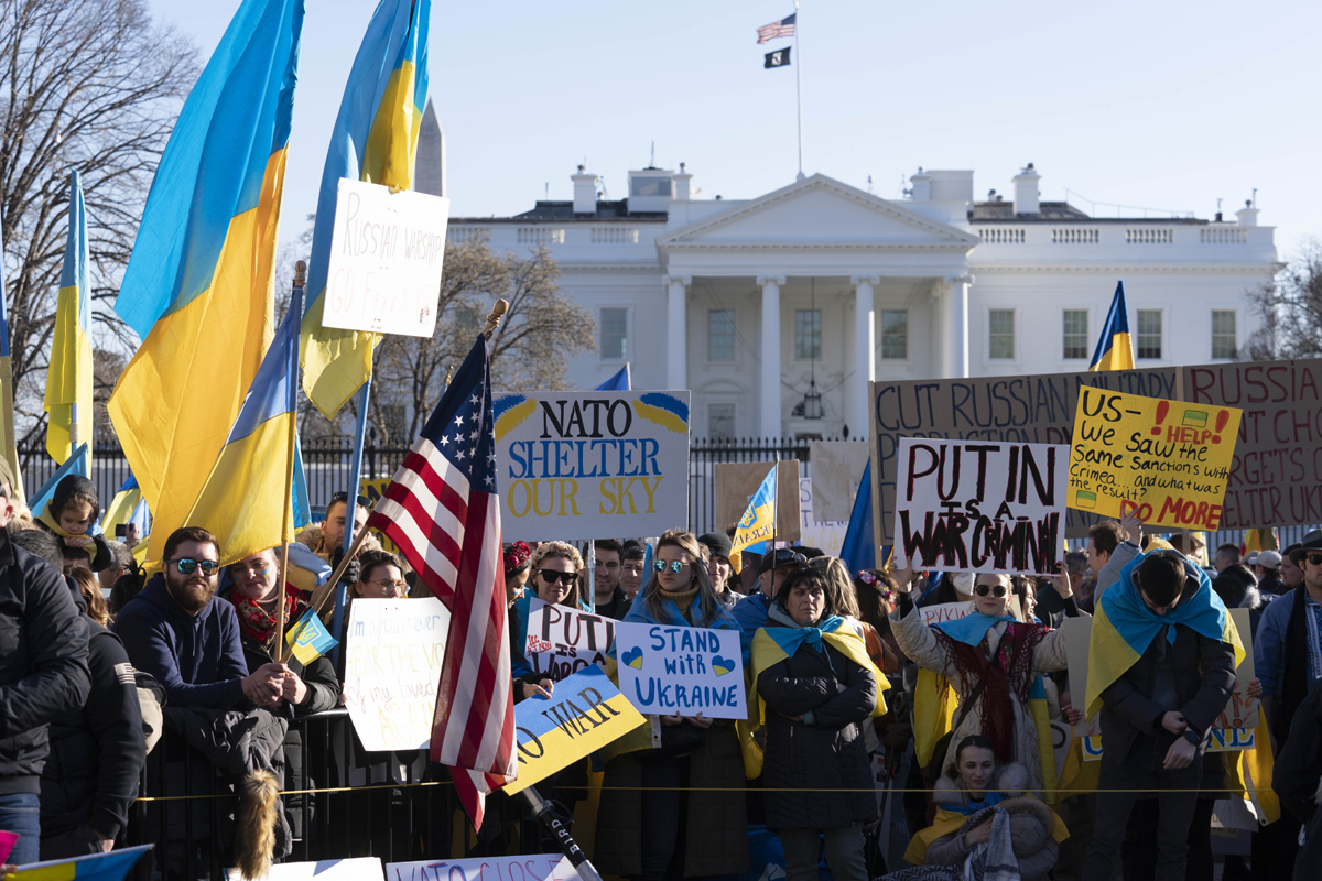 Worldwide Protests Against Putin After Russia Invasion - Sakshi33