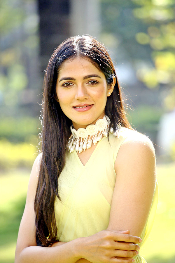 Sehari Movie Heroine Simran Chowdary HD Photo Gallery - Sakshi2