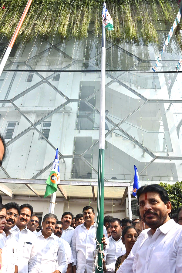 YSRCP Celebrates Formation Day Photos - Sakshi19