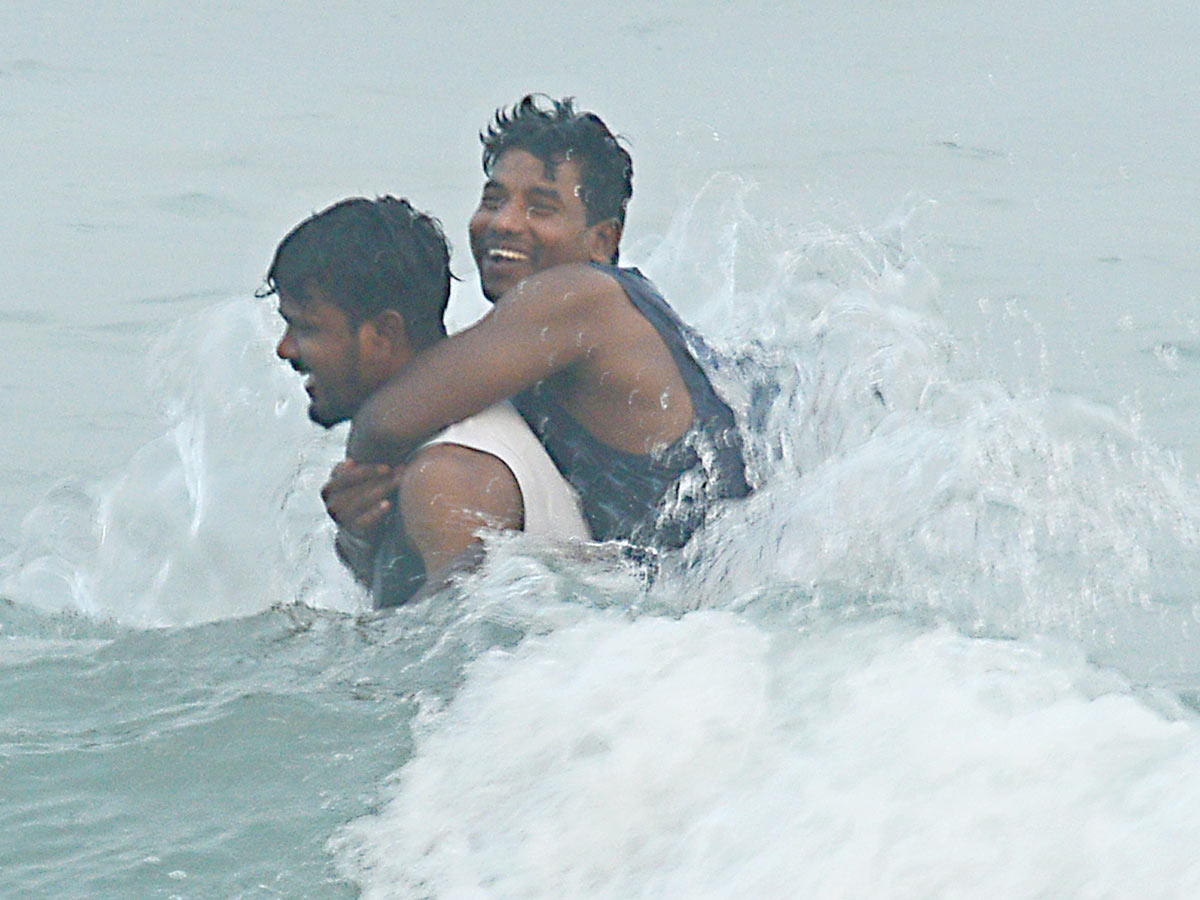 Visakhapatnam Beach Photos - Sakshi3