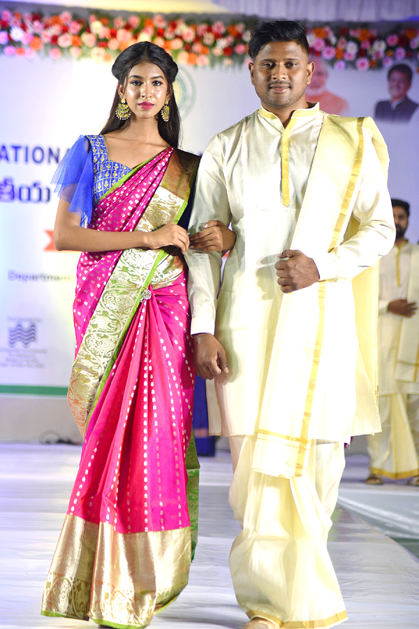 National Handloom Expo IN Vijayawada - Sakshi10