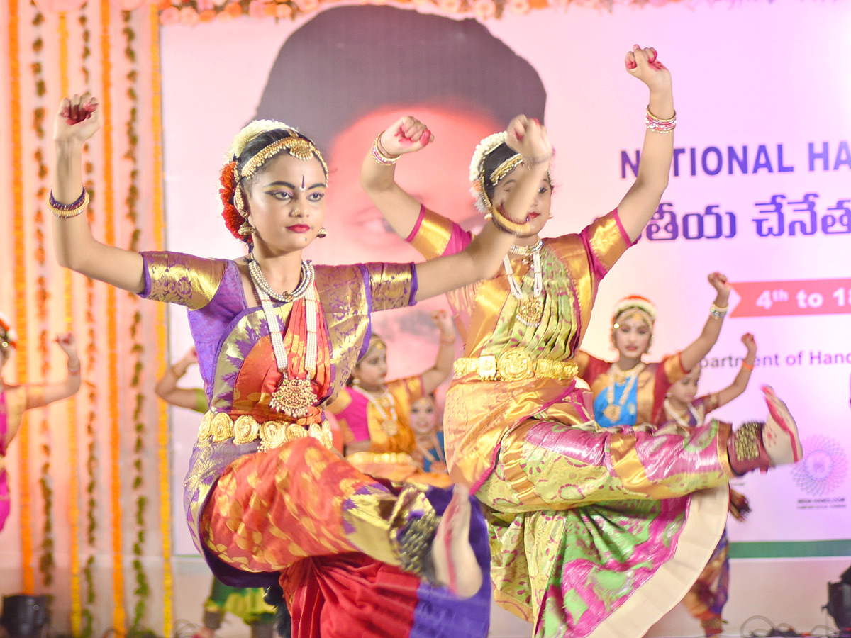 National Handloom Expo IN Vijayawada - Sakshi4