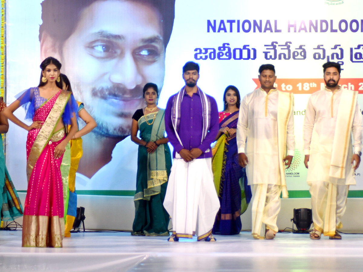National Handloom Expo IN Vijayawada - Sakshi7