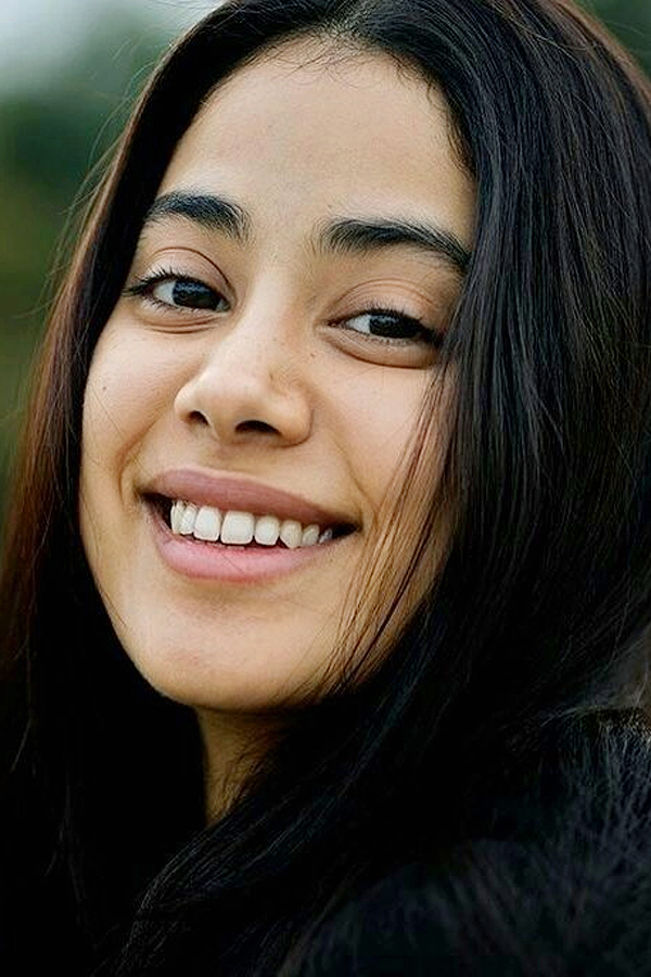 Janhvi Kapoor HD images - Sakshi10