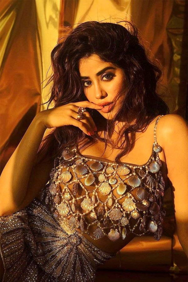 Janhvi Kapoor HD images - Sakshi11
