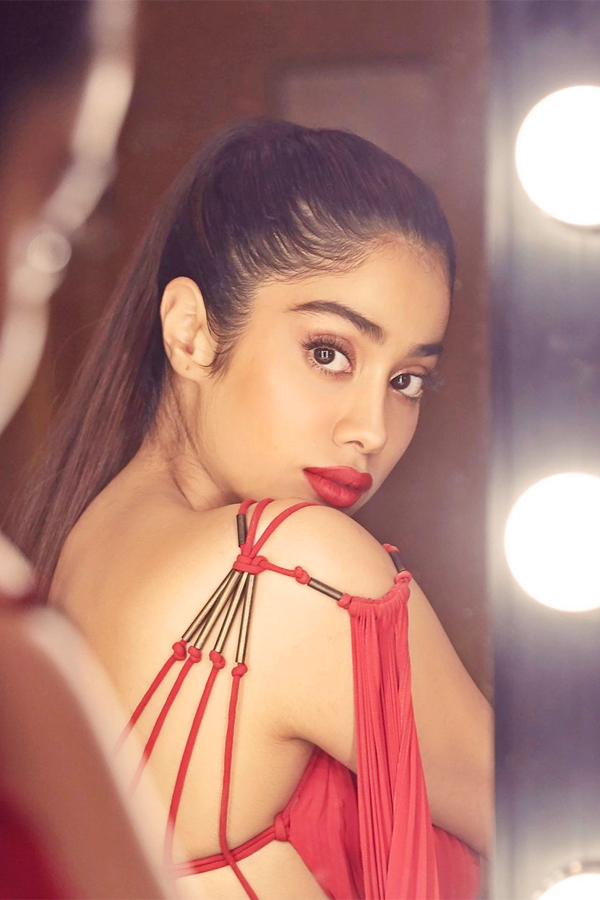 Janhvi Kapoor HD images - Sakshi18