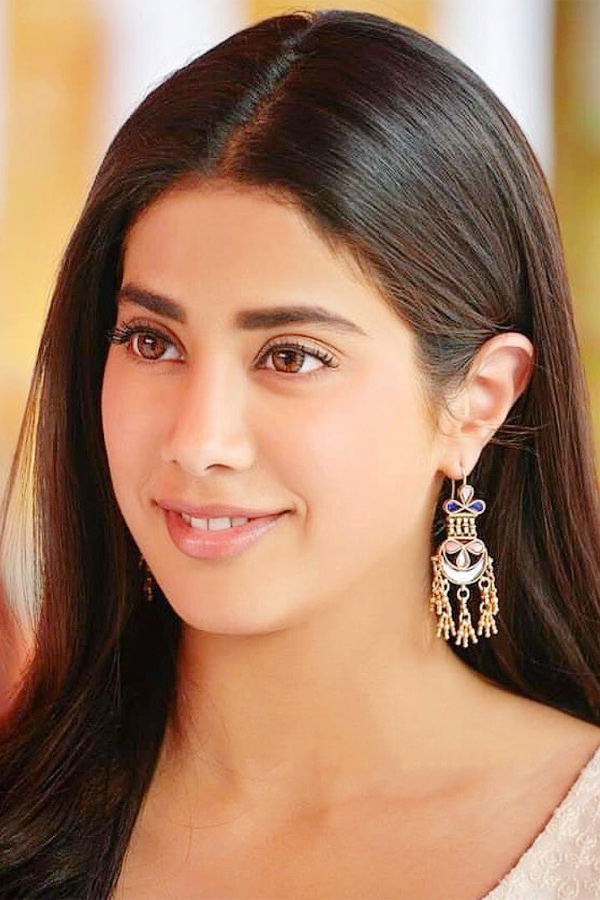 Janhvi Kapoor HD images - Sakshi3