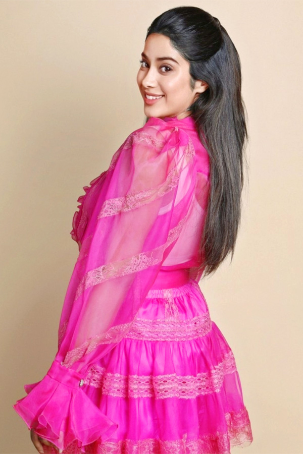 Janhvi Kapoor HD images - Sakshi4