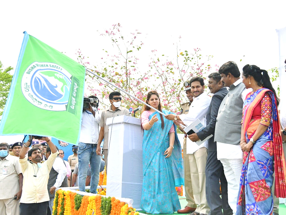 CM YS Jagan launches Disha Patrolling Vehicles - Sakshi1