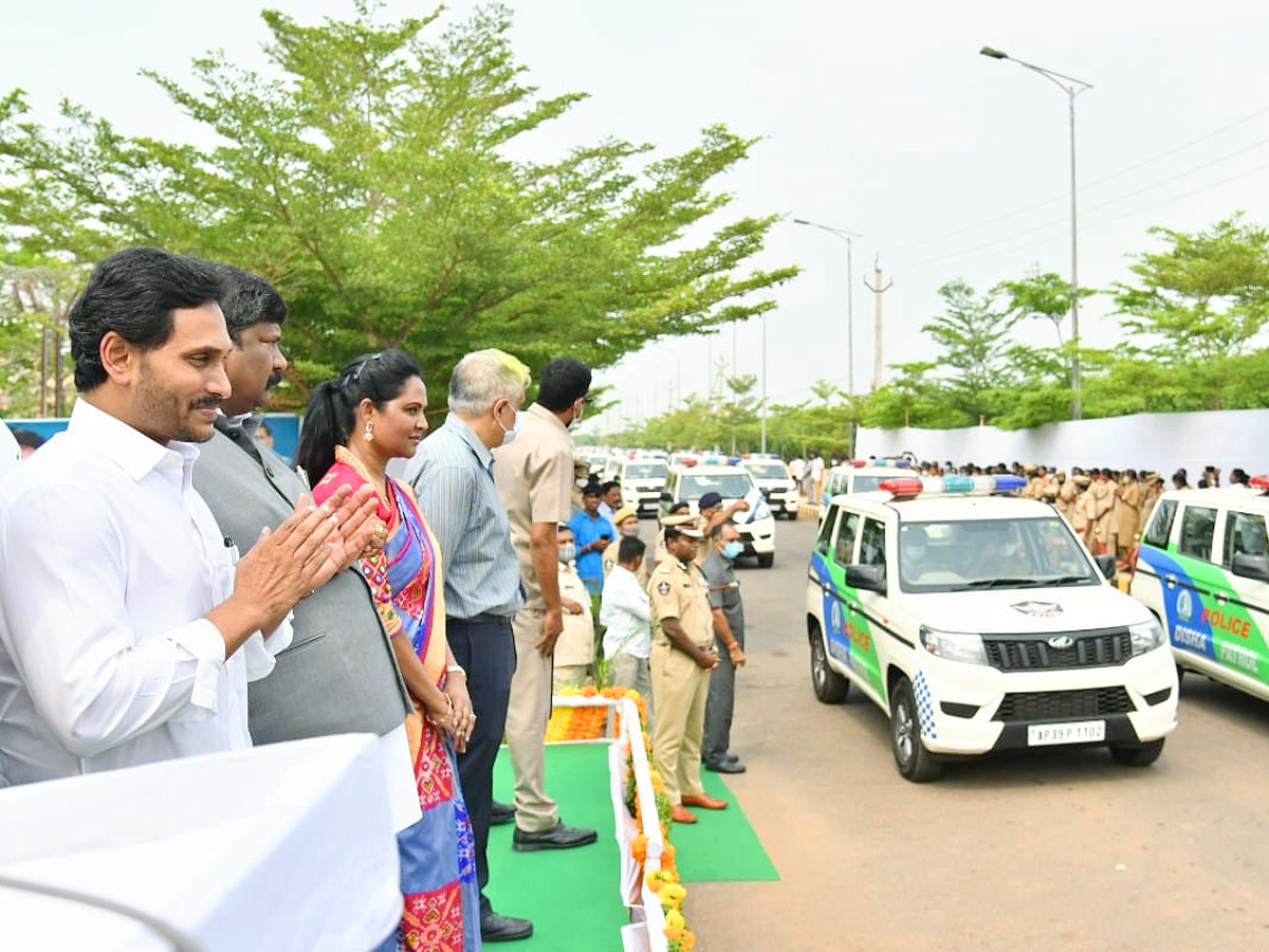 CM YS Jagan launches Disha Patrolling Vehicles - Sakshi11