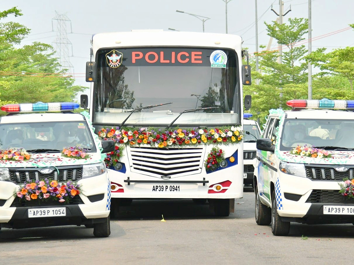 CM YS Jagan launches Disha Patrolling Vehicles - Sakshi12