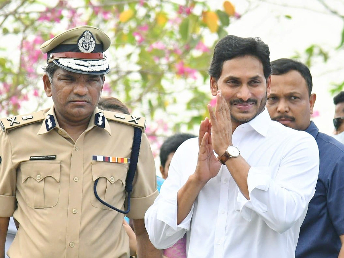 CM YS Jagan launches Disha Patrolling Vehicles - Sakshi13