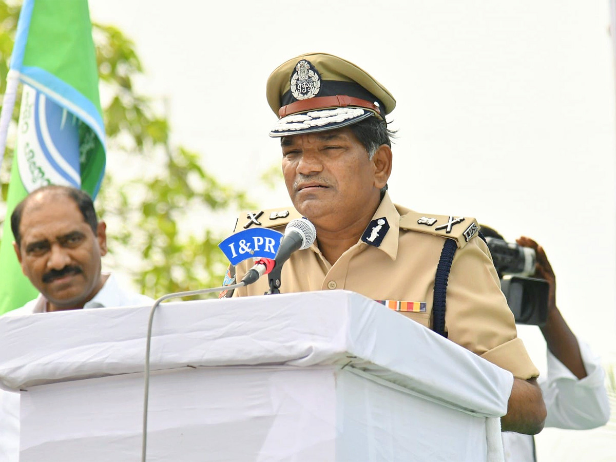 CM YS Jagan launches Disha Patrolling Vehicles - Sakshi6