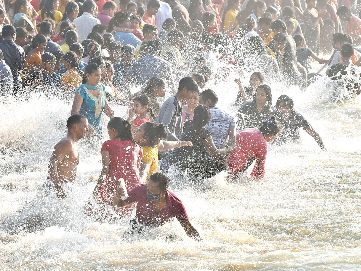 Maha Shivaratri 2022 Visakhapatnam Beach - Sakshi12