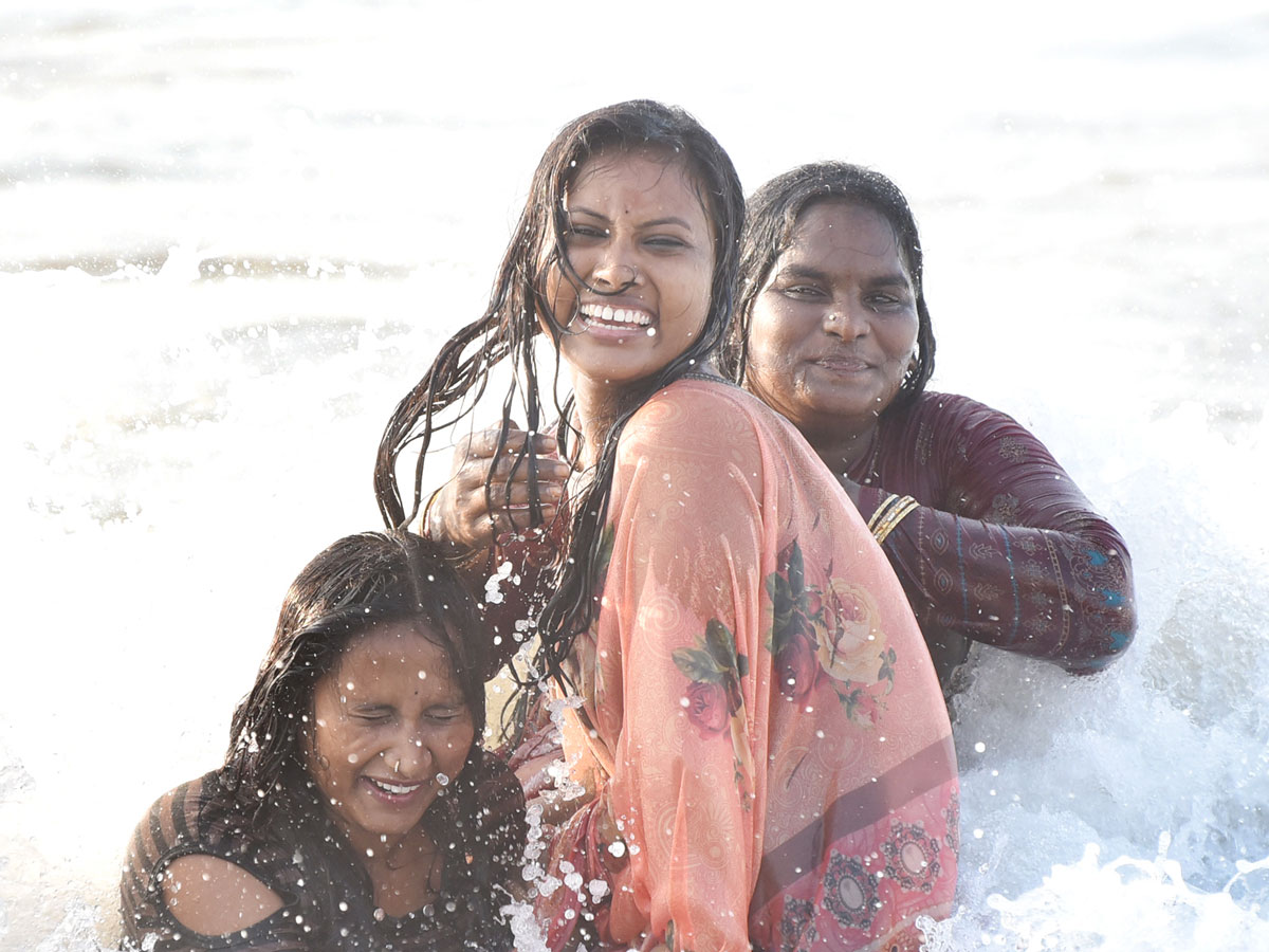 Maha Shivaratri 2022 Visakhapatnam Beach - Sakshi13
