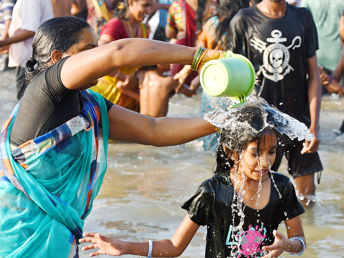 Maha Shivaratri 2022 Visakhapatnam Beach - Sakshi14