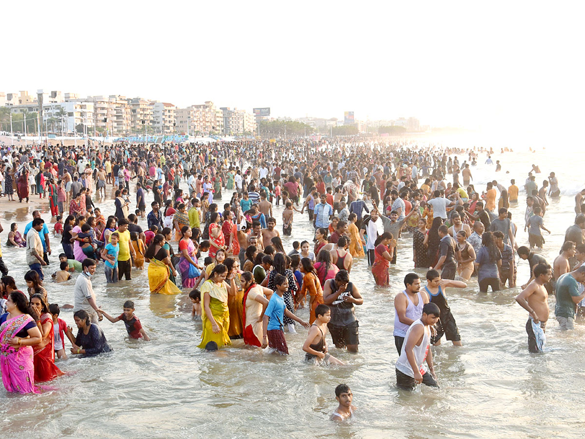 Maha Shivaratri 2022 Visakhapatnam Beach - Sakshi17