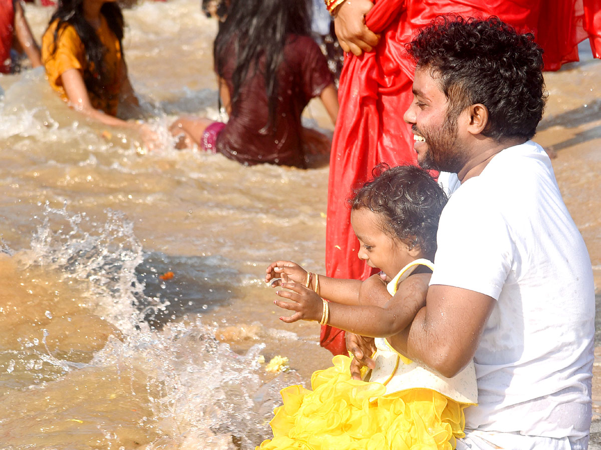 Maha Shivaratri 2022 Visakhapatnam Beach - Sakshi18