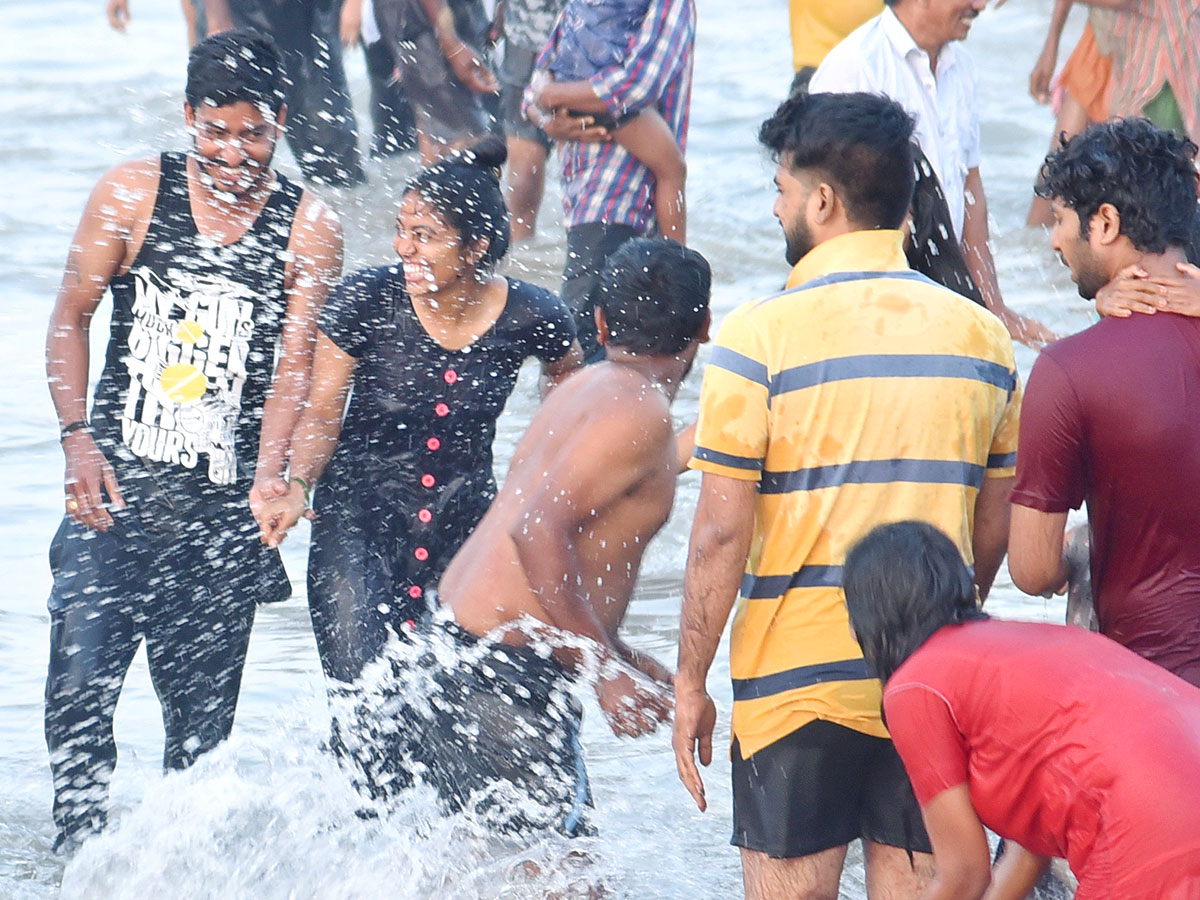 Maha Shivaratri 2022 Visakhapatnam Beach - Sakshi19