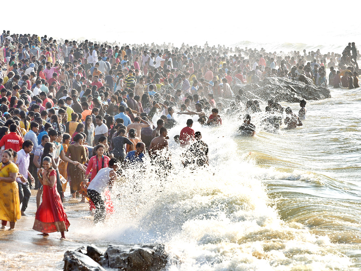 Maha Shivaratri 2022 Visakhapatnam Beach - Sakshi2