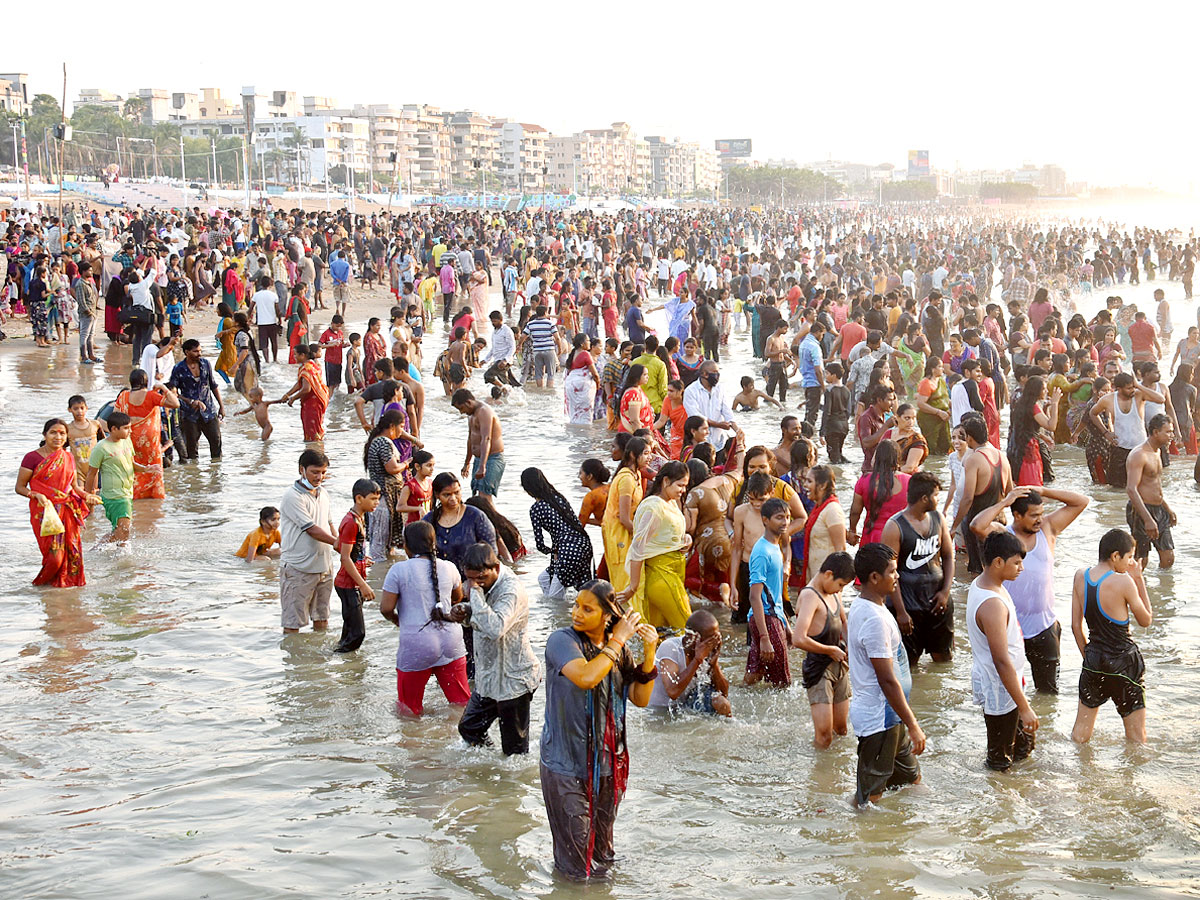 Maha Shivaratri 2022 Visakhapatnam Beach - Sakshi20