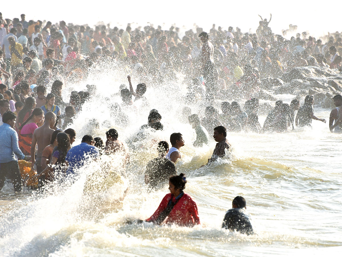 Maha Shivaratri 2022 Visakhapatnam Beach - Sakshi23